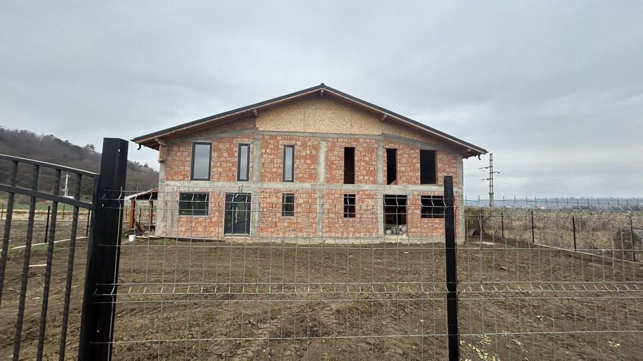 Casa la gri in Onesti - Poză 2