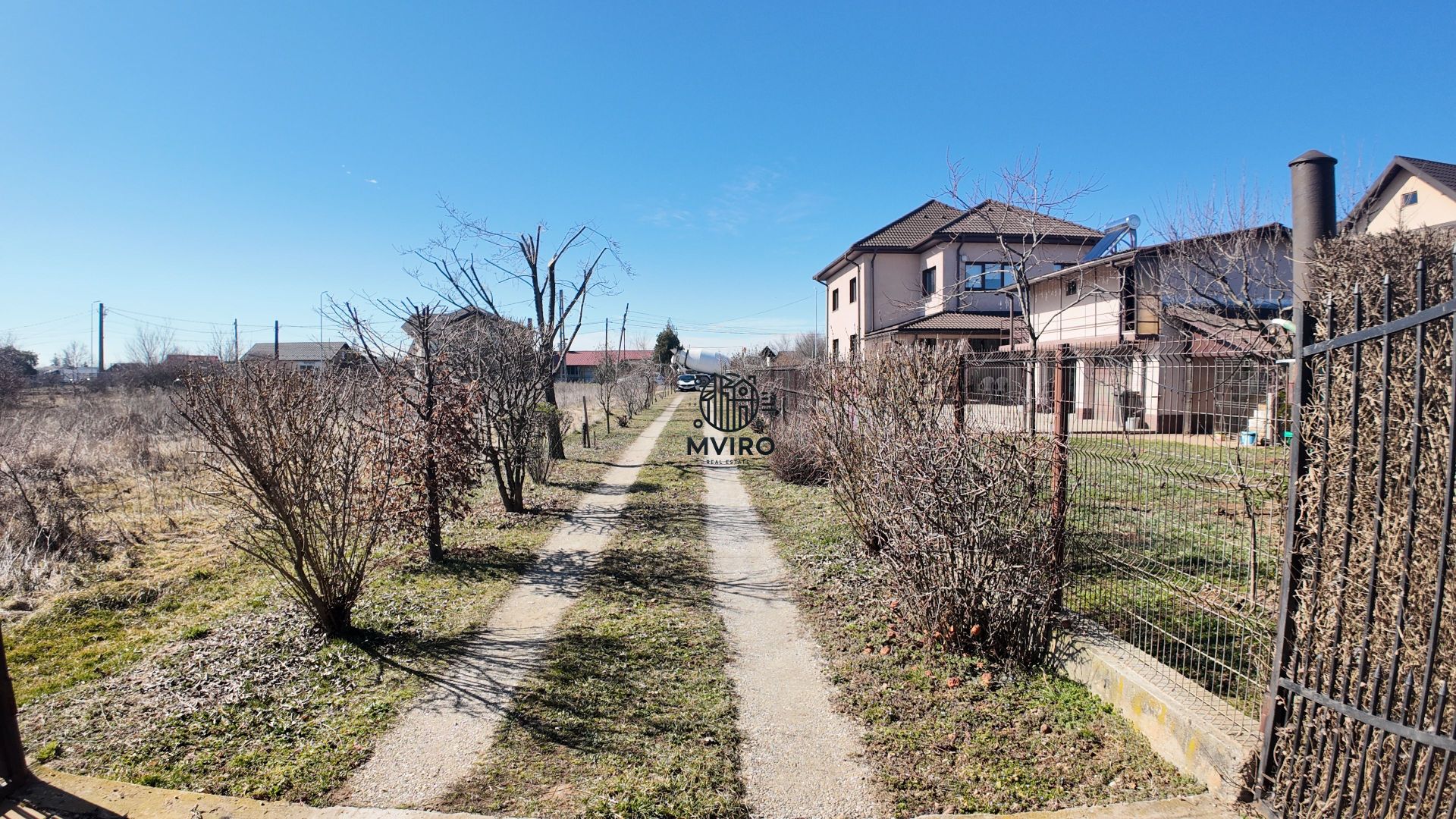 Casa de vanzare in Targoviste - 5 camere, 2 garaje, teren generos - Poză 6