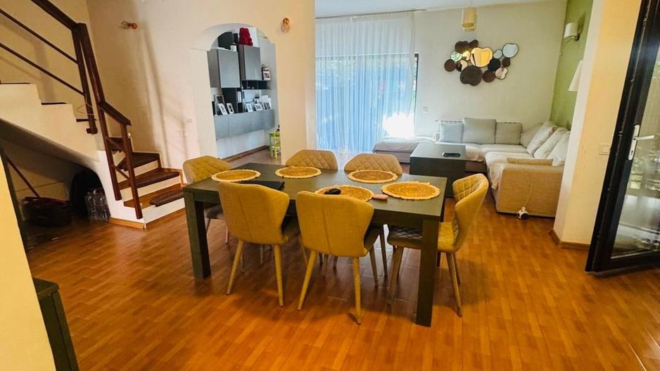 Vilă P+1+M renovată în 2022, cu grădină, în complex privat păzit - Poză 1