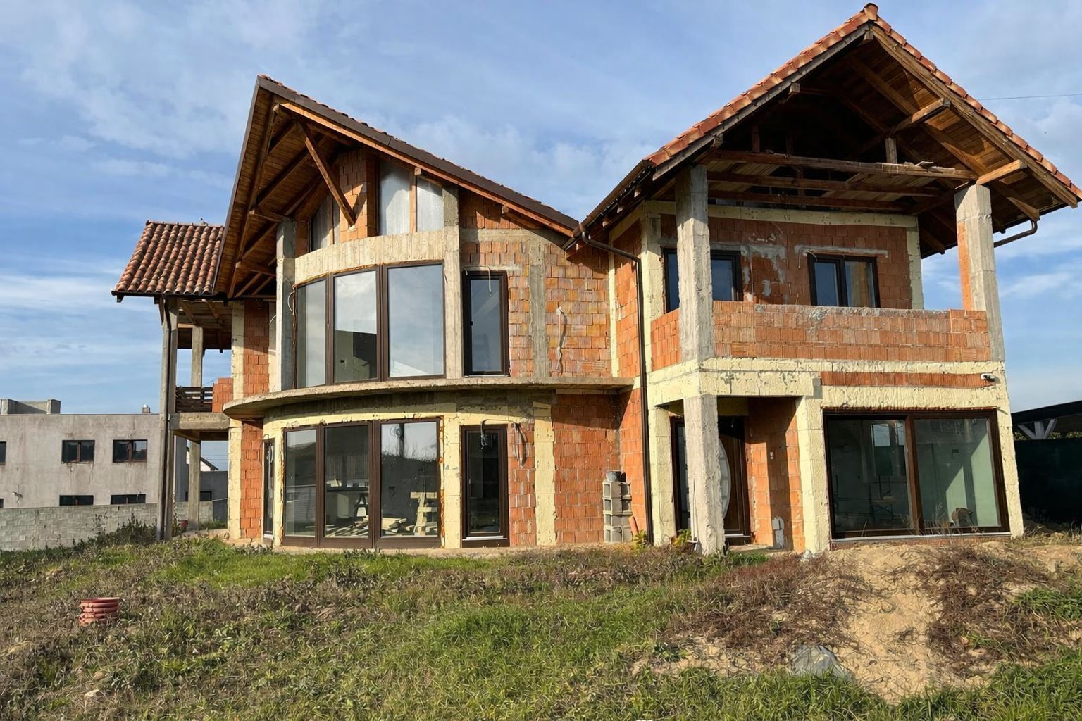 Casǎ de vânzare 7 camere P+E Sânmartin - Poză 1