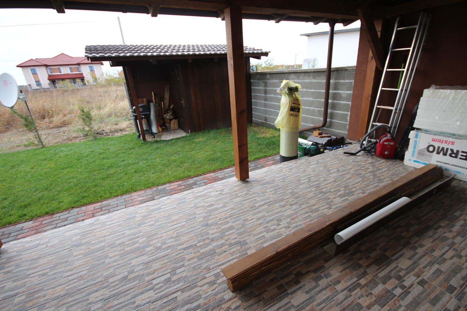 Modern si primitor - Poză 64