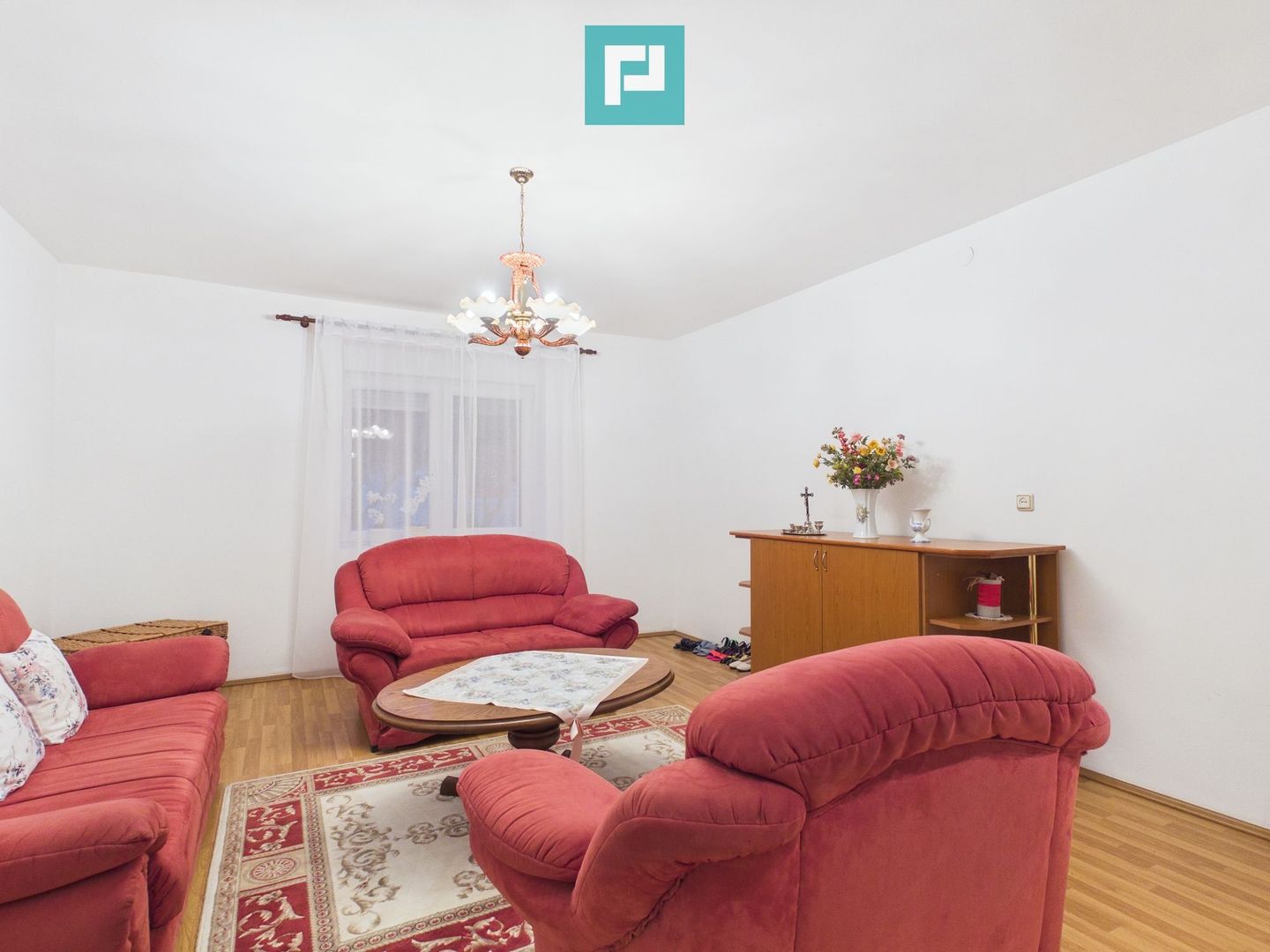 Casă 2 corpuri și 5 camere ultracentral în Curtici - Poză 2