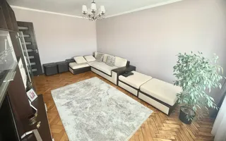 Apartament cu trei camere de vânzare, renovat complet, central - Poză 16