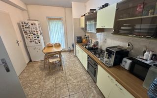 Casă / Vilă cu 5 camere zona Lunei - Poză 9