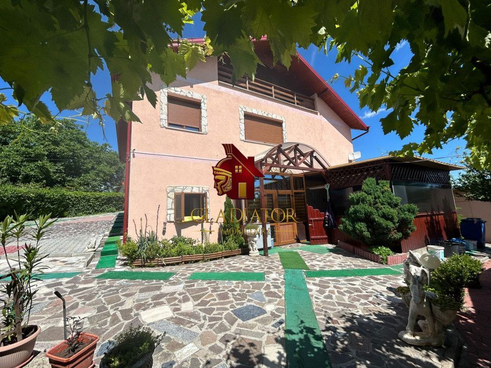 Vila impresionanta Husi + 2835 mp teren, P+1+M, constructie deosebita - Poză 4