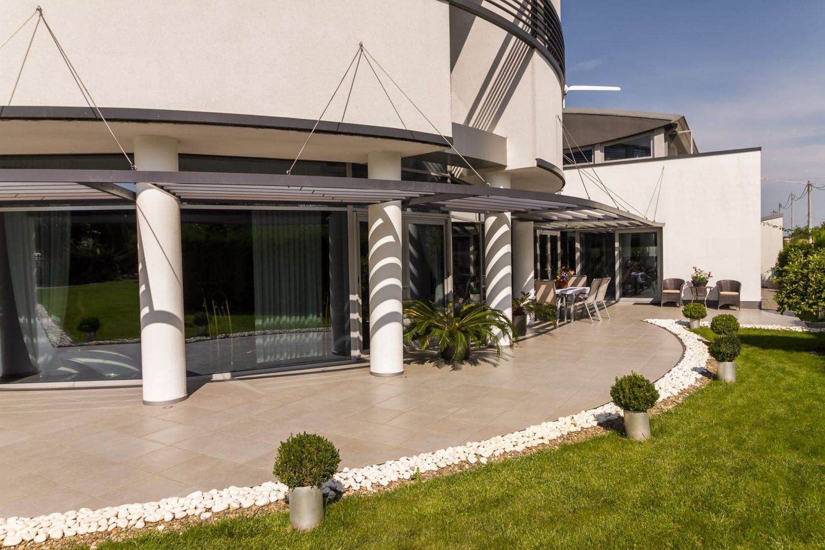 Bijuterie Arhitecturala Premiata, cu Piscina si Tehnologie Inteligenta - Poză 9