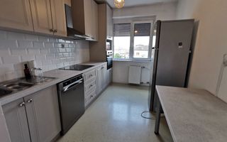 De închiriat apartament cu 4 camere, Bd. Decebal - Poză 2