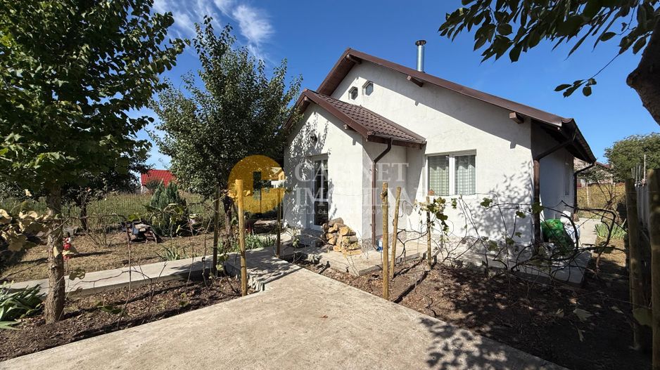 Aroneanu - Casa la asfalt - 420mp teren - 3 camere - Canalizare - Poză 1