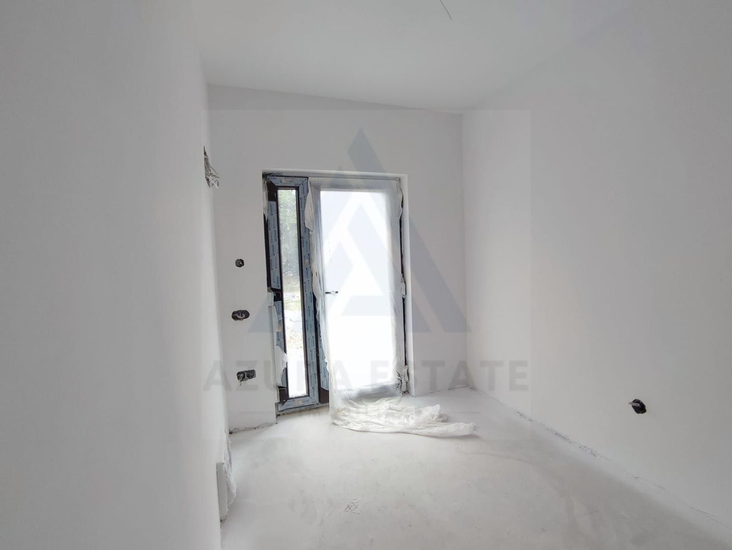 Casa intabulata 4 camere 2 bai curte 180 mp liberi pe Calea Cisnadiei - Poză 8