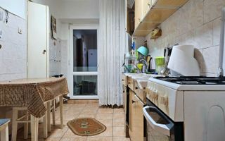 Apartament cu trei camere, zona Racadau 75 mp - Poză 3