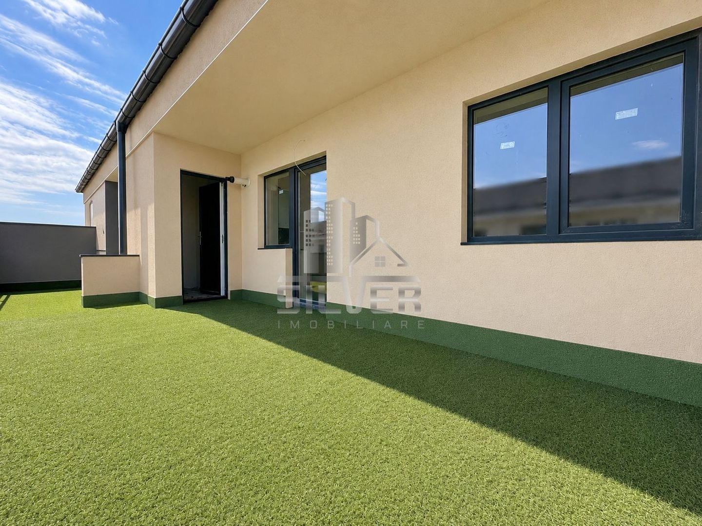 Apartament cu 3 camere/terasa 24 mp/boxa/finisaje incluse/PRET REDUS! - Poză 1