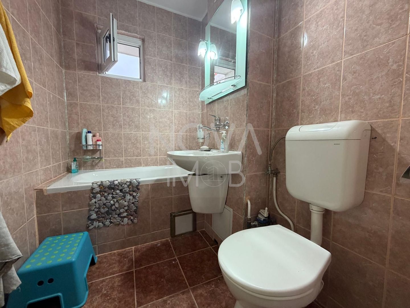 Apartament de inchiriat 3 camere etajul 4, cu lift,  Zona Vasile Aaron - Poză 12