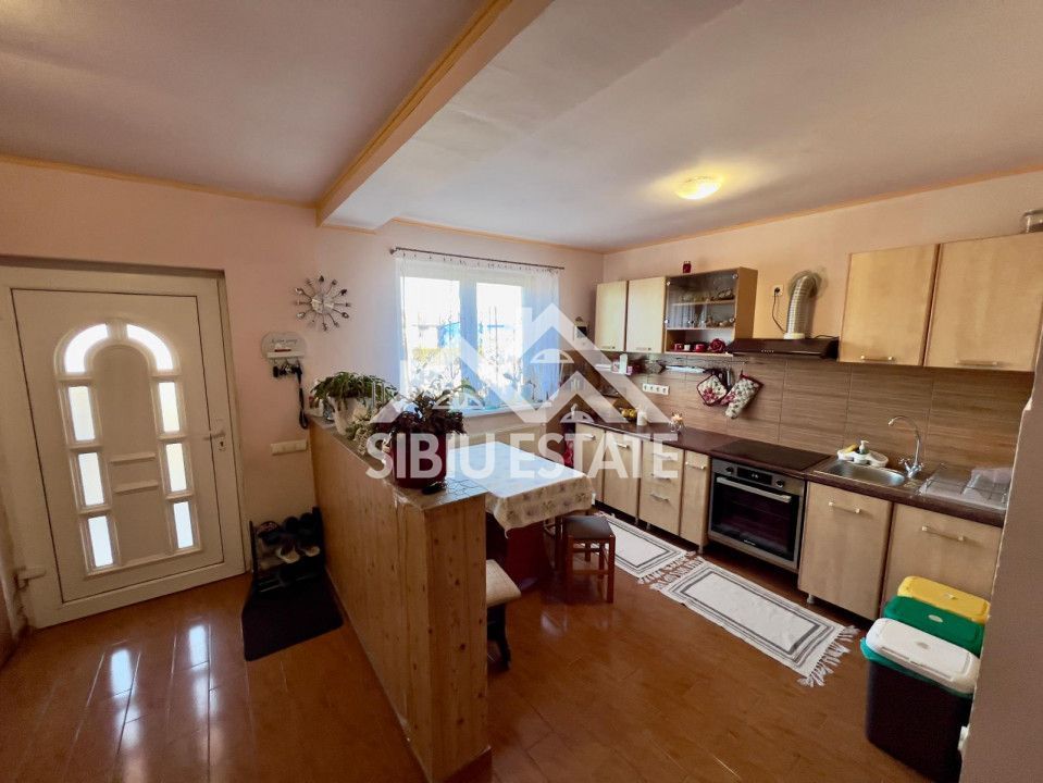 Casa duplex 100 mp utili, la intrare Sura Mare teren 1500 mp teren - Poză 4