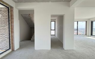 Casă generoasă cu panoramă și 256 mp terasă circulabilă - Poză 12