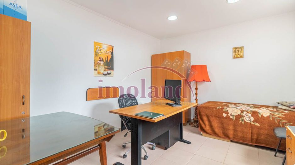 Vanzare - vila noua+spatiu birou/comercial - Crangasi-Constructorilor - Poză 2