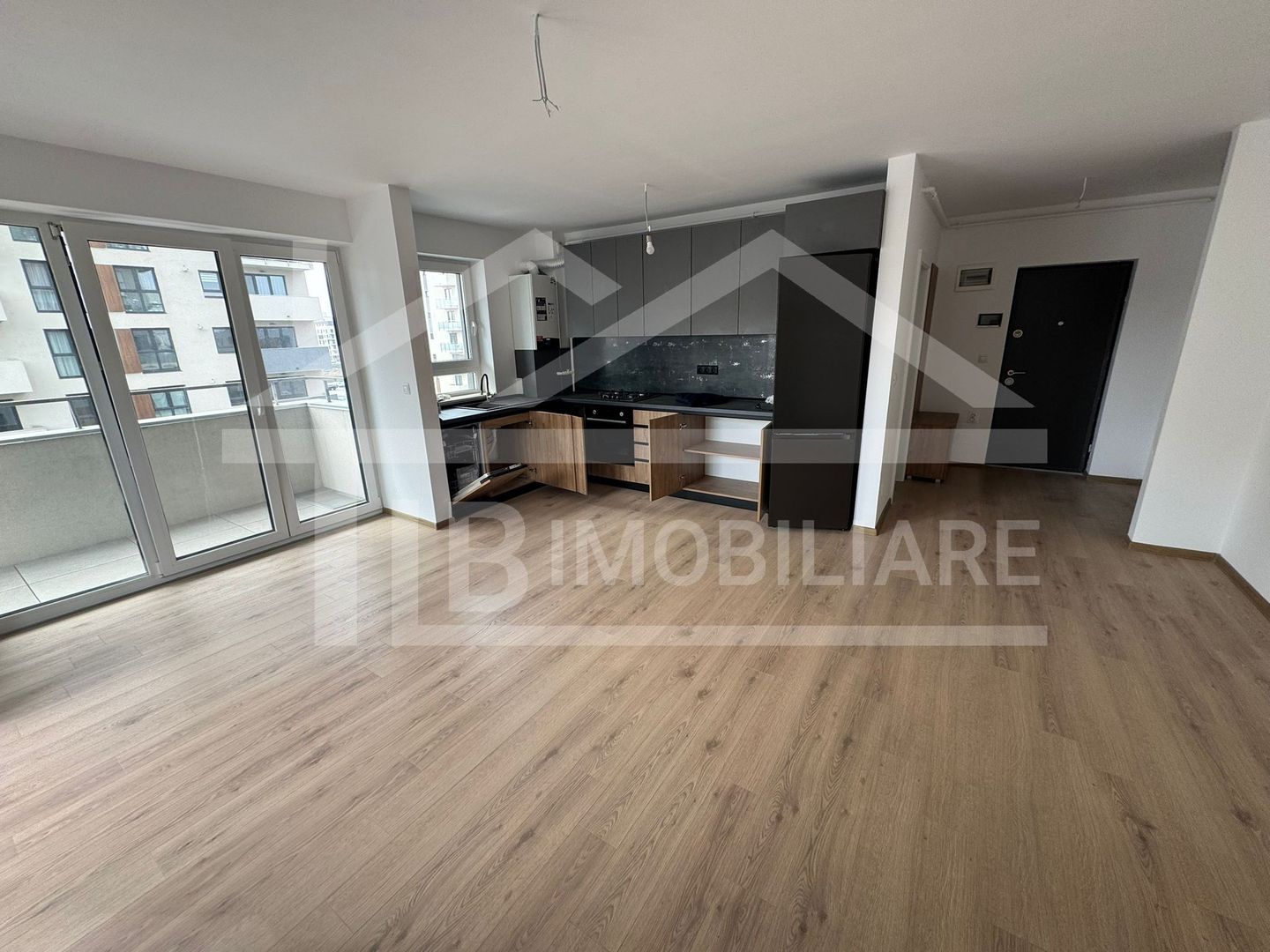 Apartament cu 3 camere, 80mp, parcare, boxa, Zona Maurer - Poză 1