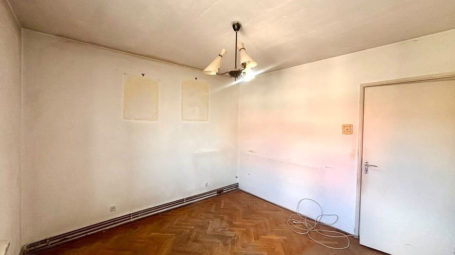 Apartament 3 camere central Ștrand cu garaj si boxa - Poză 4
