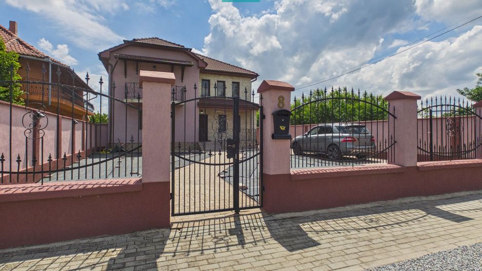 Vilă cu 7 camere de vânzare în zona Central - Poză 63