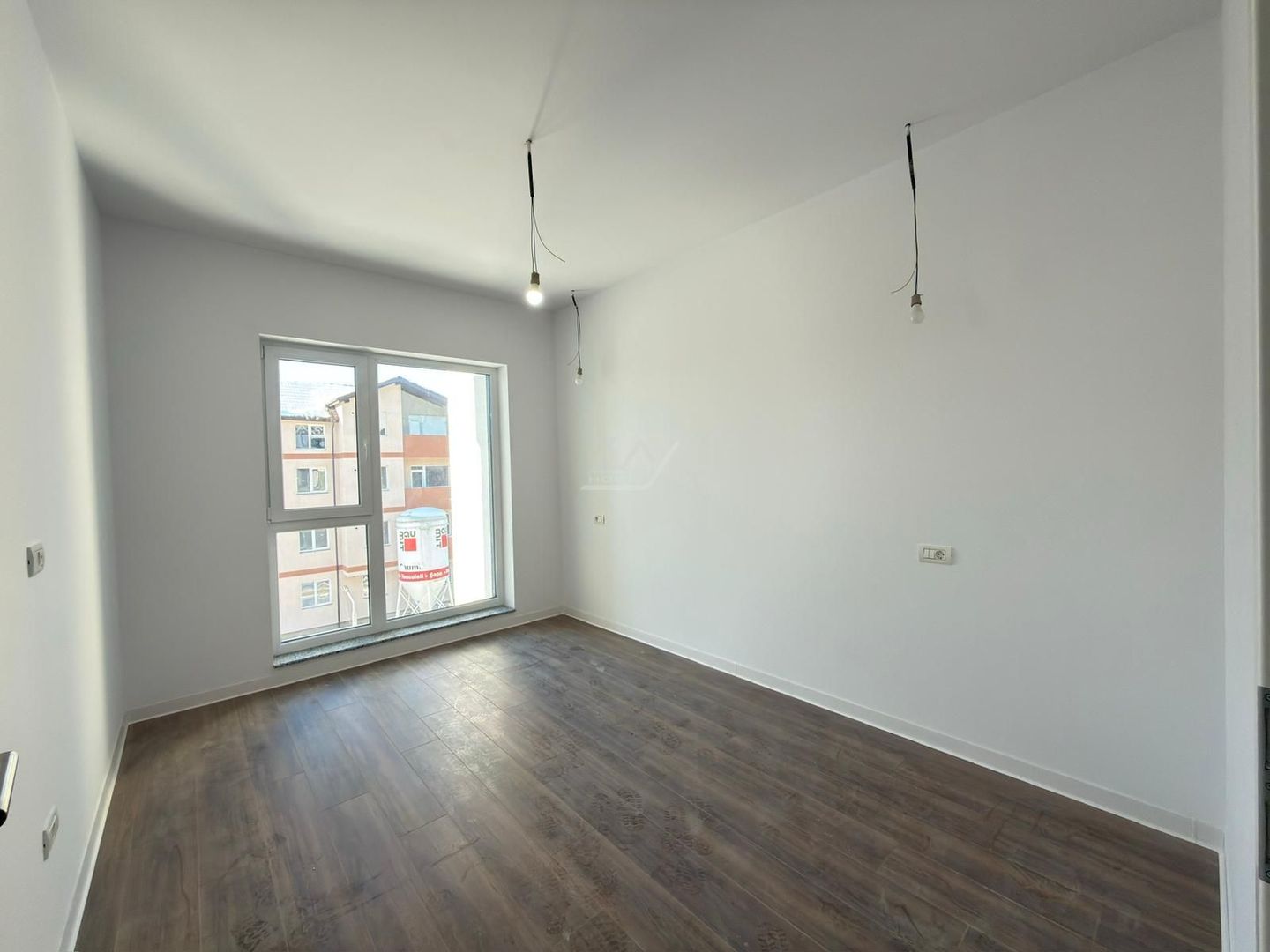Bloc finalizat. Decomandat. 2 balcoane. Spatiu pod. - Poză 8