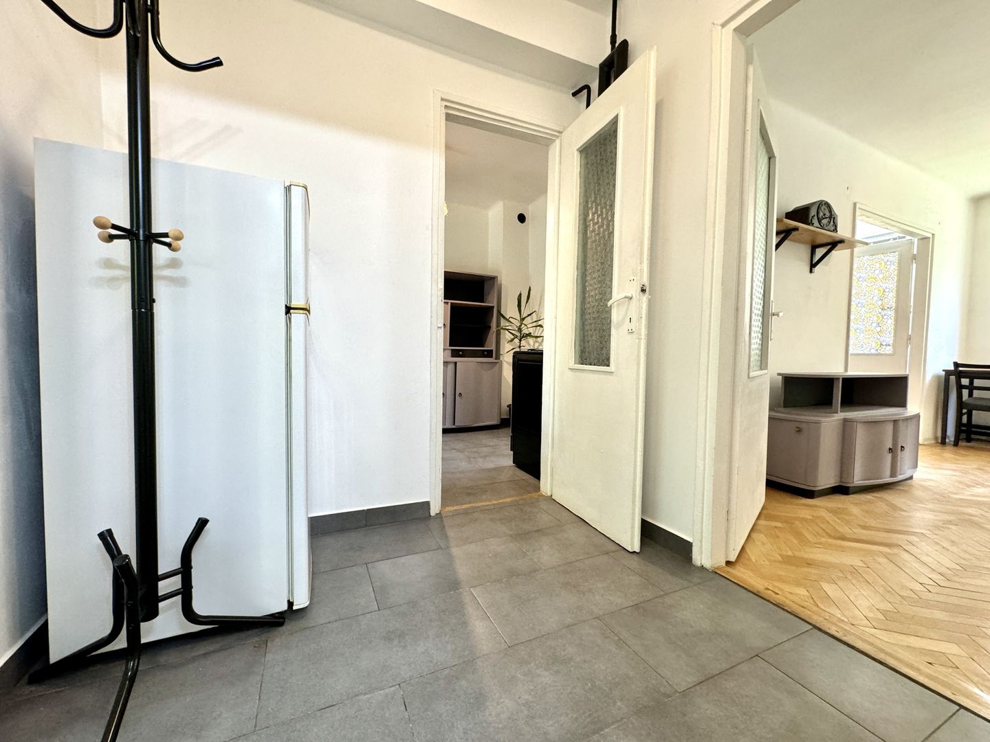 Apartament 2 camere, primitor, cu garaj, in zona Centrala-Universitate - Poză 15