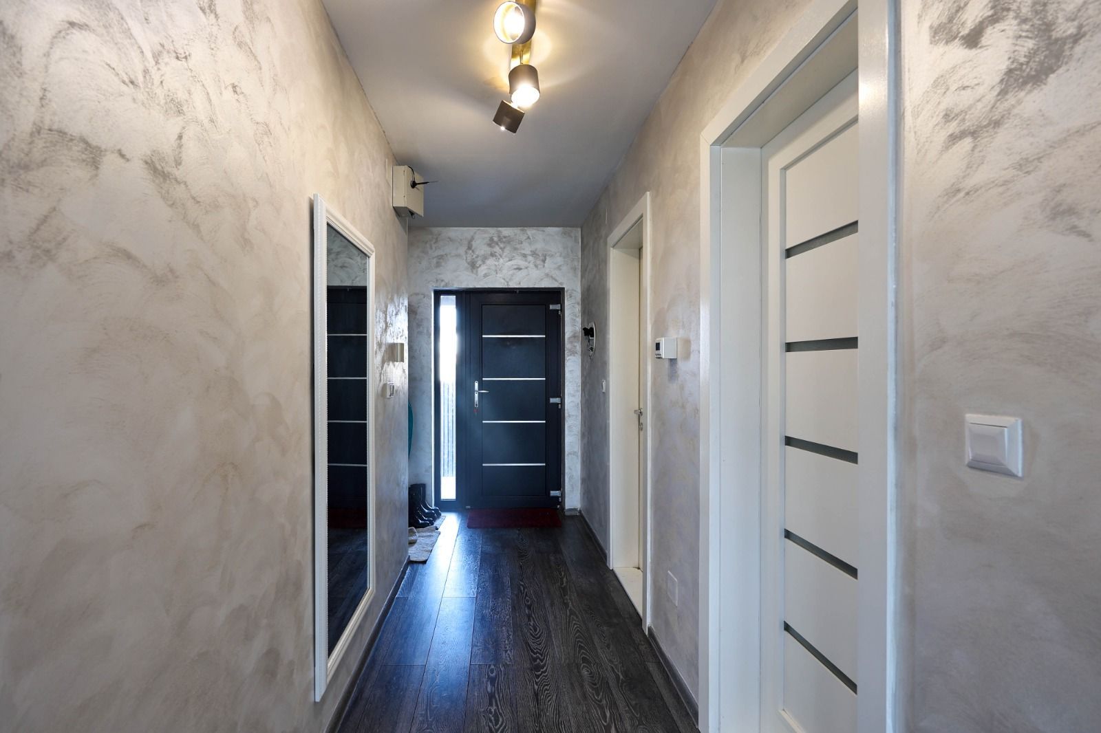 Casă Individuală Modernă de Vânzare | Sânpetru, Brașov - Poză 12