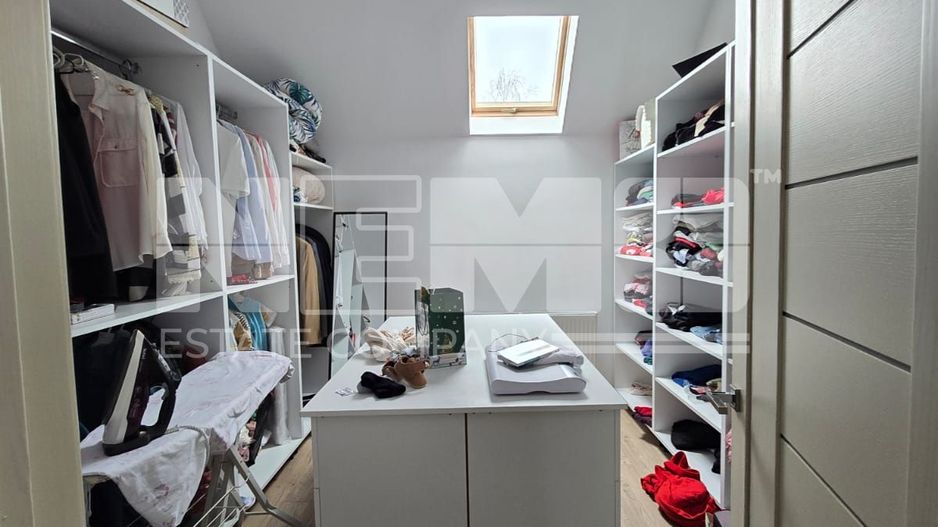 Casă spațioasă la 650000 de euro I Volovăț - Poză 10