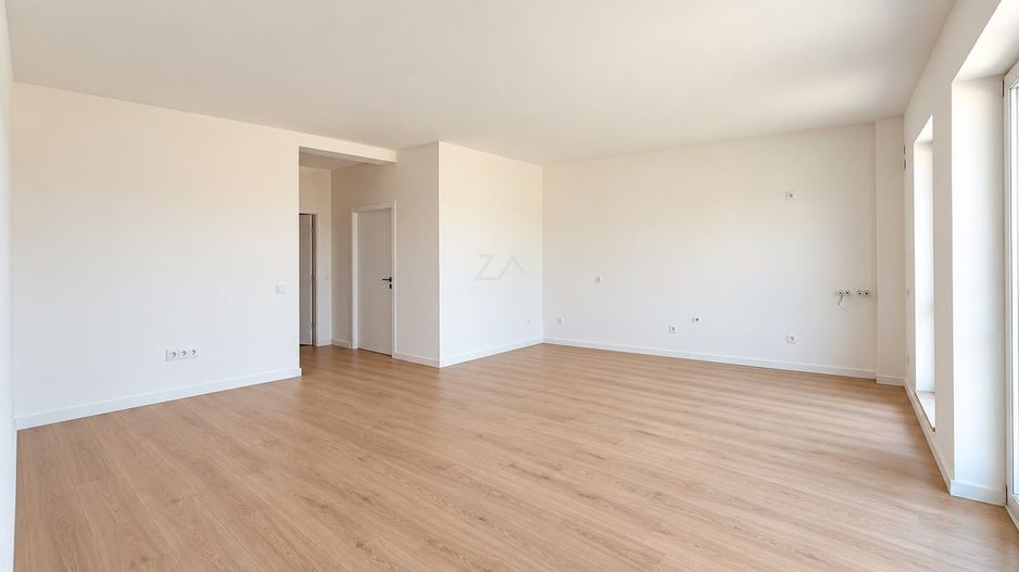 3 camere.  Etaj intermediar. Asfalt. Loc de parcare. - Poză 2