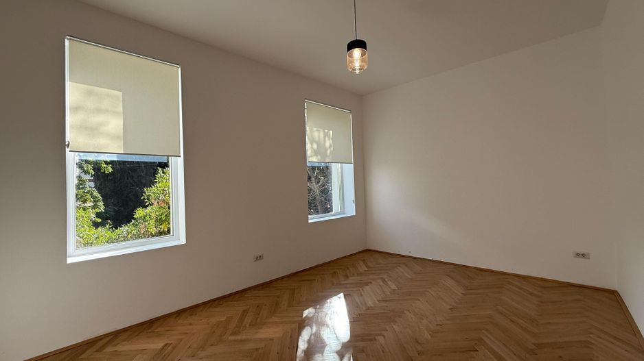 Vilă elegant renovata pentru business de prestigiu - Poză 4