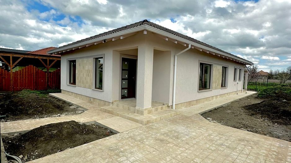 Individuala Parter Sanmihaiu Roman,4 Camere,2 Bai,Proiect Modern,Curte Amenajata - Poză 1