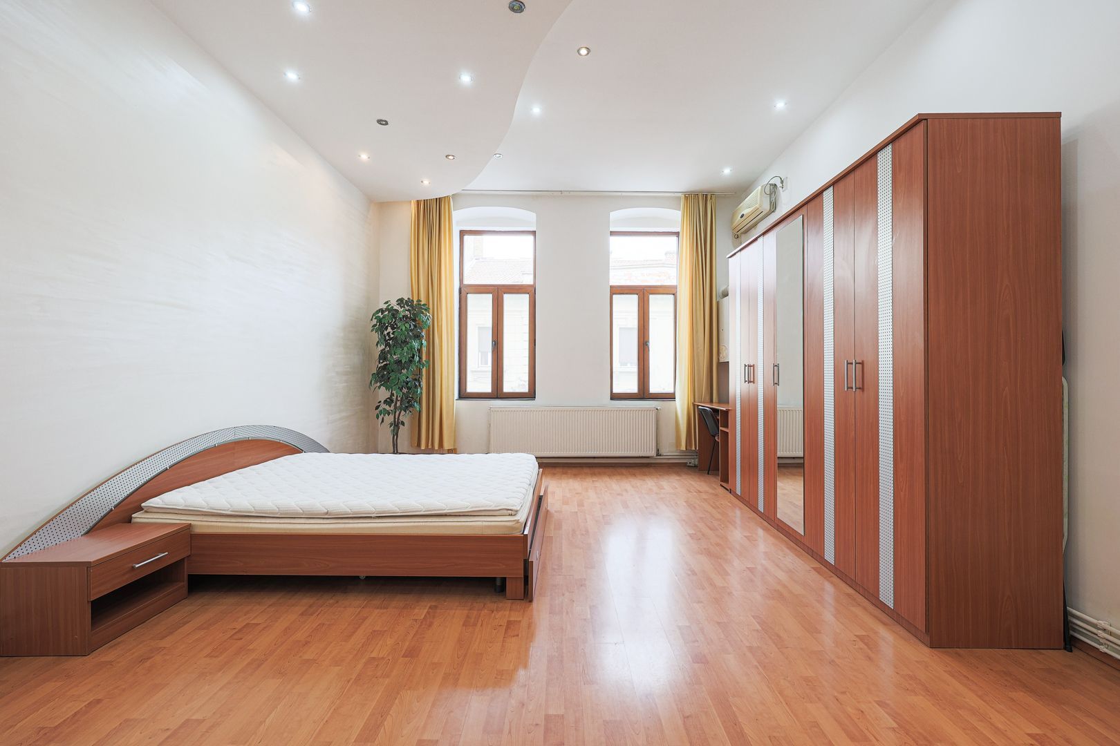 De închiriat apartament ultracentral - Str. Crișan - COMISION 0% - Poză 1