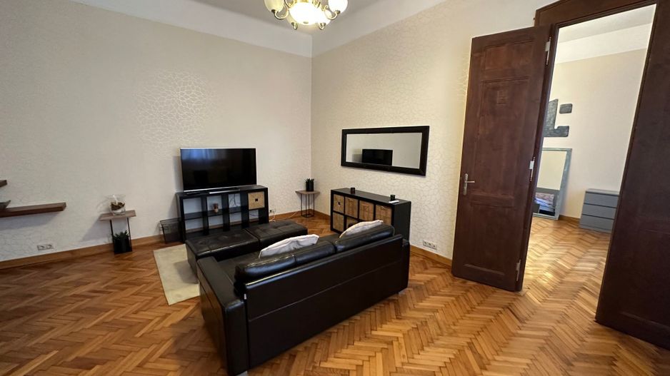 Apartament in Piata Victoriei - Poză 2