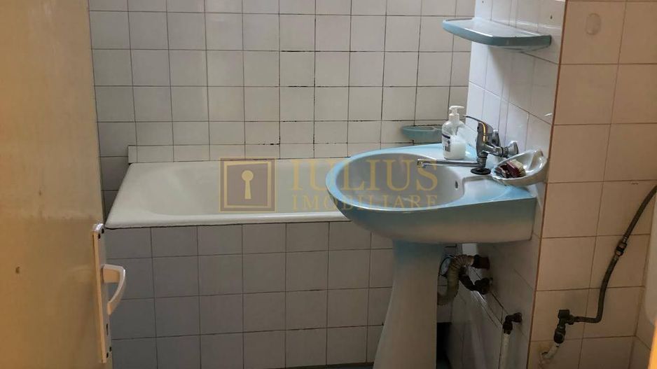 Apartament cu potențial; decomandat– Ideal pentru renovare completă. - Poză 9