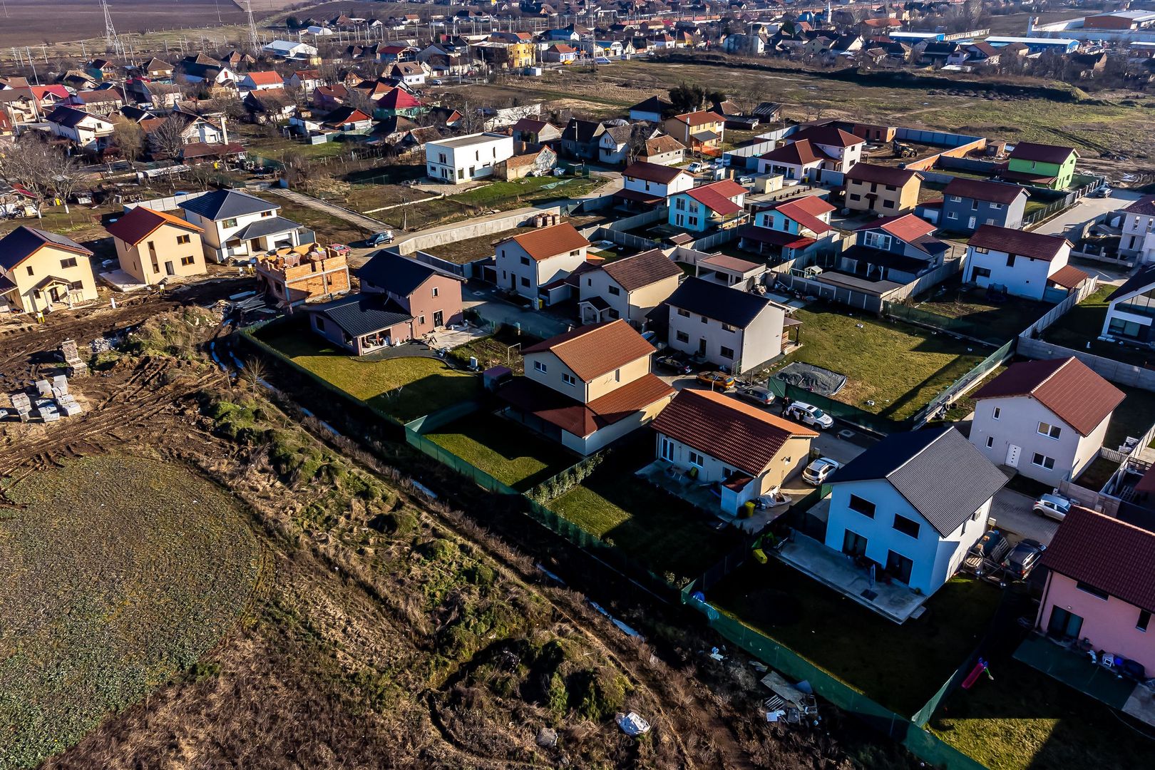 Casă cu mansardă, nouă, mobilată și utilată, în cartier Athena - Poză 14