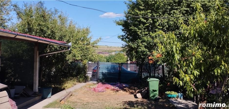 Casă cu teren și front stradal generos - Poză 3