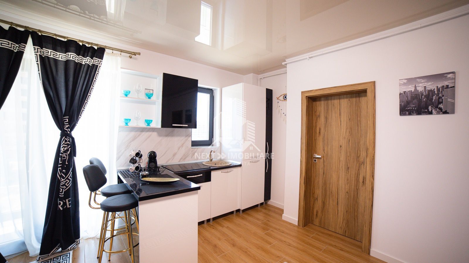 Apartament prima linie la mare, et.3 mobilat si utilat - Poză 1