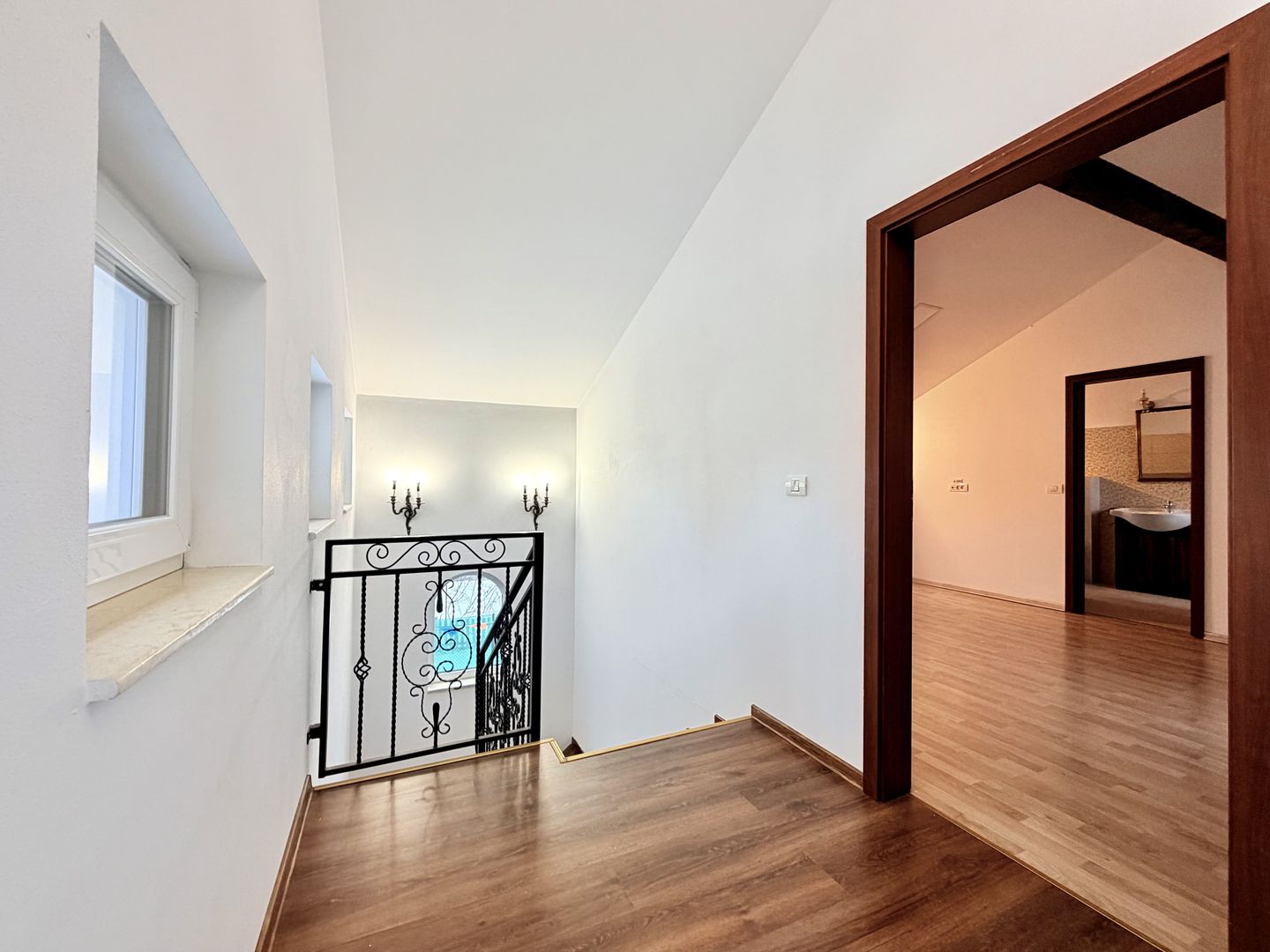 Casă de închiriat la liziera pădurii - Dumbrăvița - Poză 15