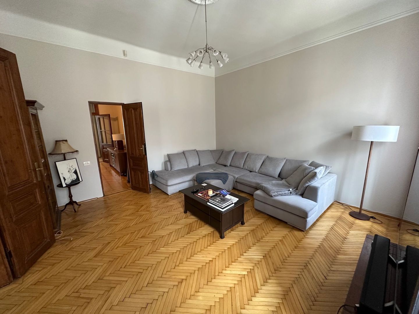 Apartament deosebit  zona Central - Poză 2