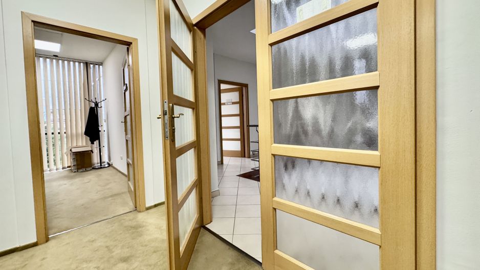 Spațiu pentru birouri langa Funshop Buziașului - Poză 13