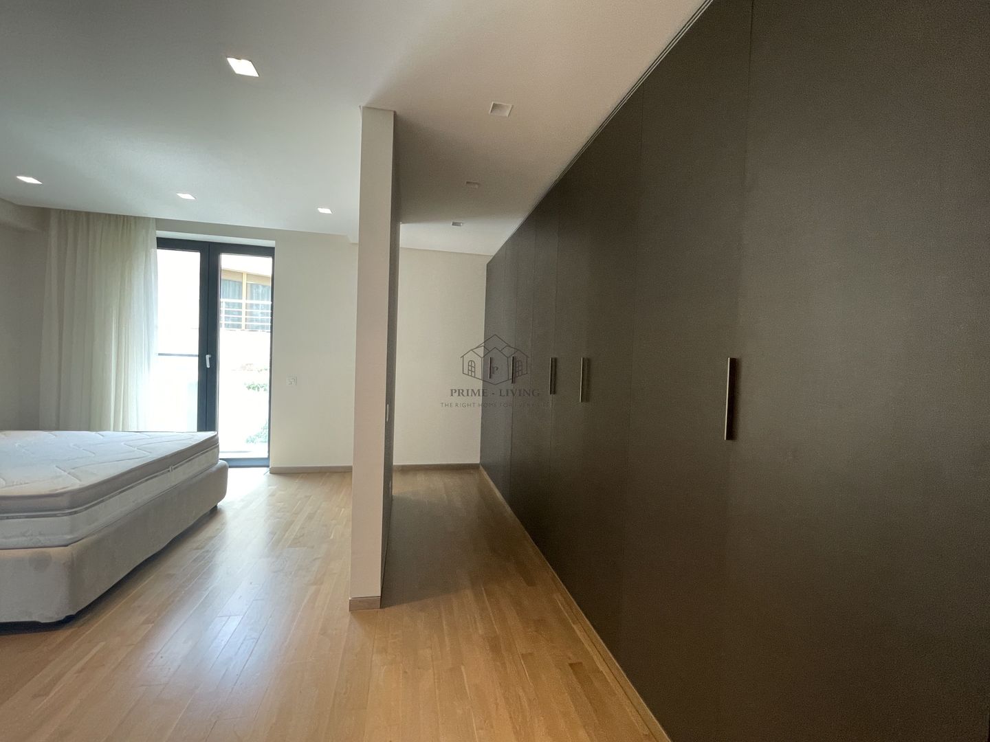 APARTAMENT SPATIOS DE LUX CU 4 DORMITOARE LA INCHIRIERE IN PRIMAVERII - Poză 4