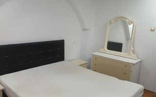 De inchiriat apartament cu 3 camere, I. C. Frimu, etaj 3, 450 euro - Poză 1