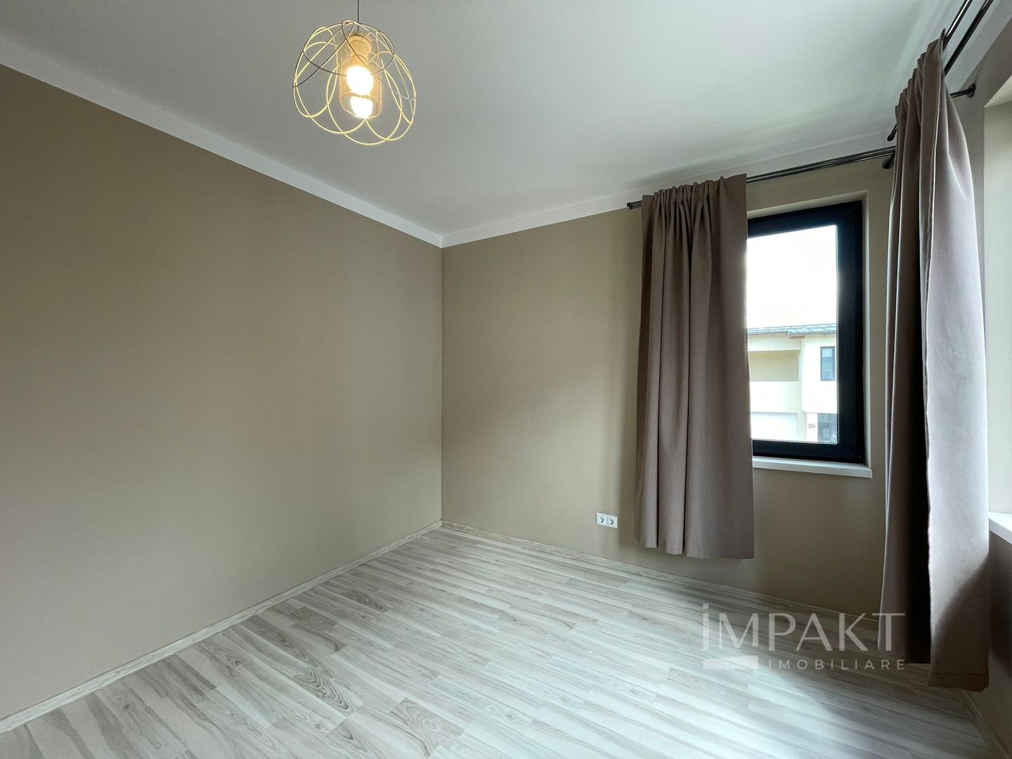 Casă / Vilă cu 4 camere de închiriat - Dezmir - Poză 9