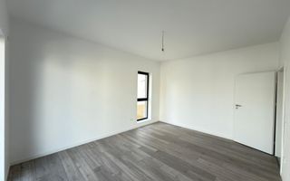 Etaj 1. Decomandat - bucatarie inchisa. Drum asfaltat. Loc de parcare. - Poză 2