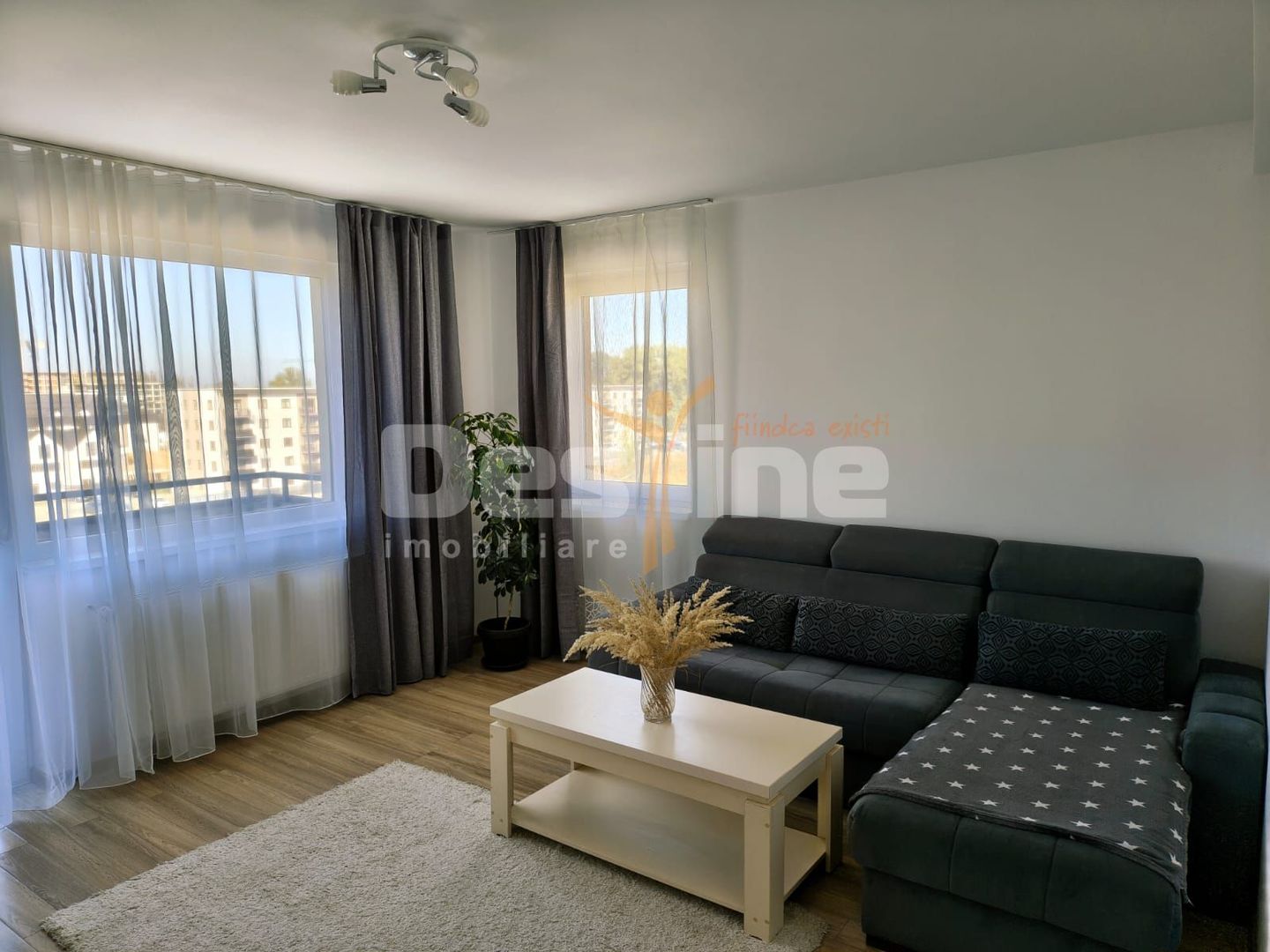 Apartament cu 2 camere decomandat, loc de parcare,  Tractorul - Coresi - Poză 1