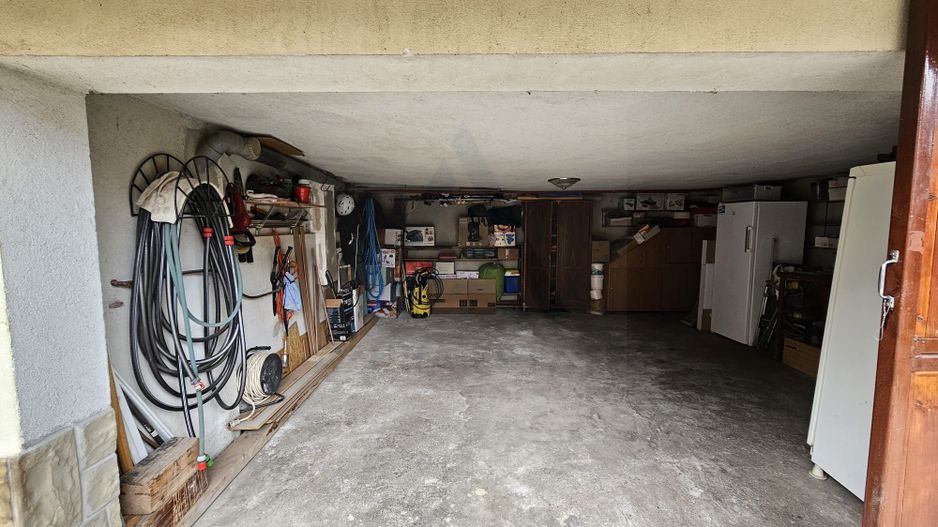 Casa 5 camere 3 bai garaj inchis si teren 700 mp utili in Lazaret - Poză 16