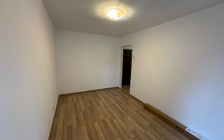 Apartament cu 3 camere Calea Bucuresti - Poză 2
