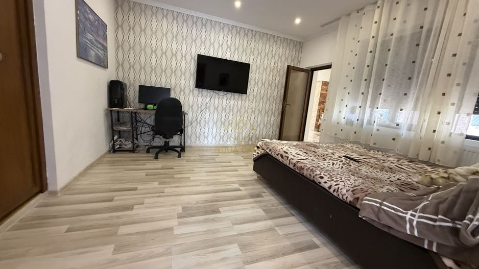 De Vanzare 2 Case In Curte Titulescu/Strada Crinului Teren 550MP - Poză 9