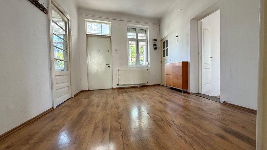 Parte de casă cu 3 camere, curte proprie și teren – Str. Ion Baiulescu - Poză 2