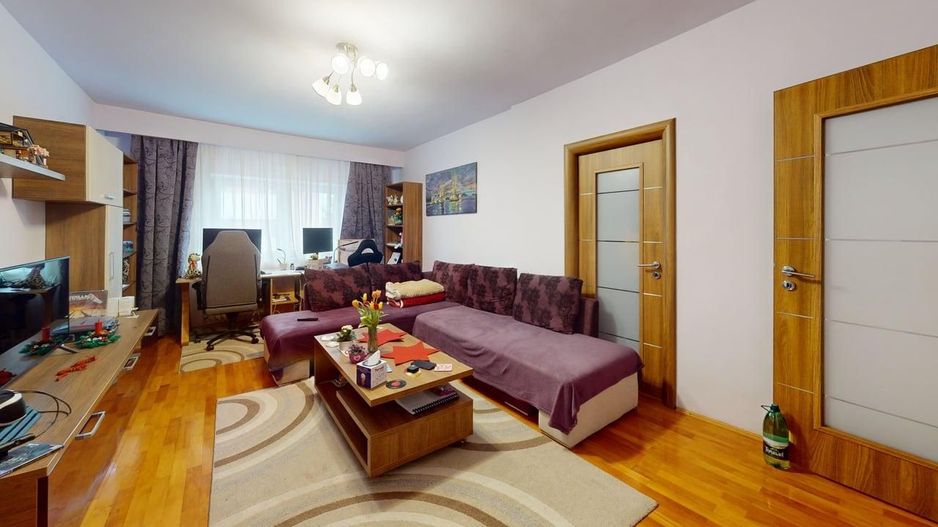 Apartament in zona centrala, la cheie, mobilat, utilat, et intermediar - Poză 5