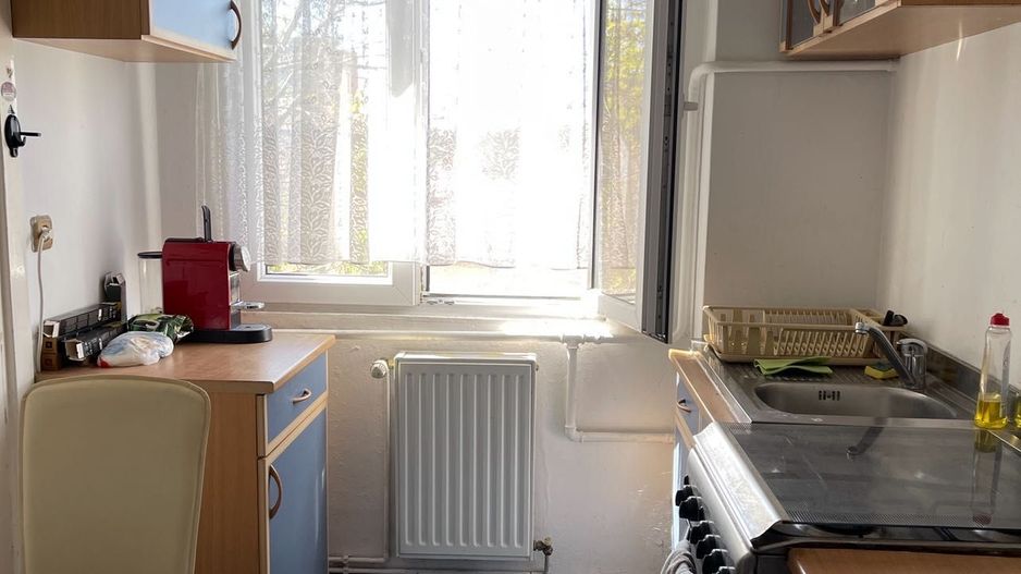 4  camere  decomandat,  et. 2 din 4,Circumvalațiunii-Favorit - Poză 1