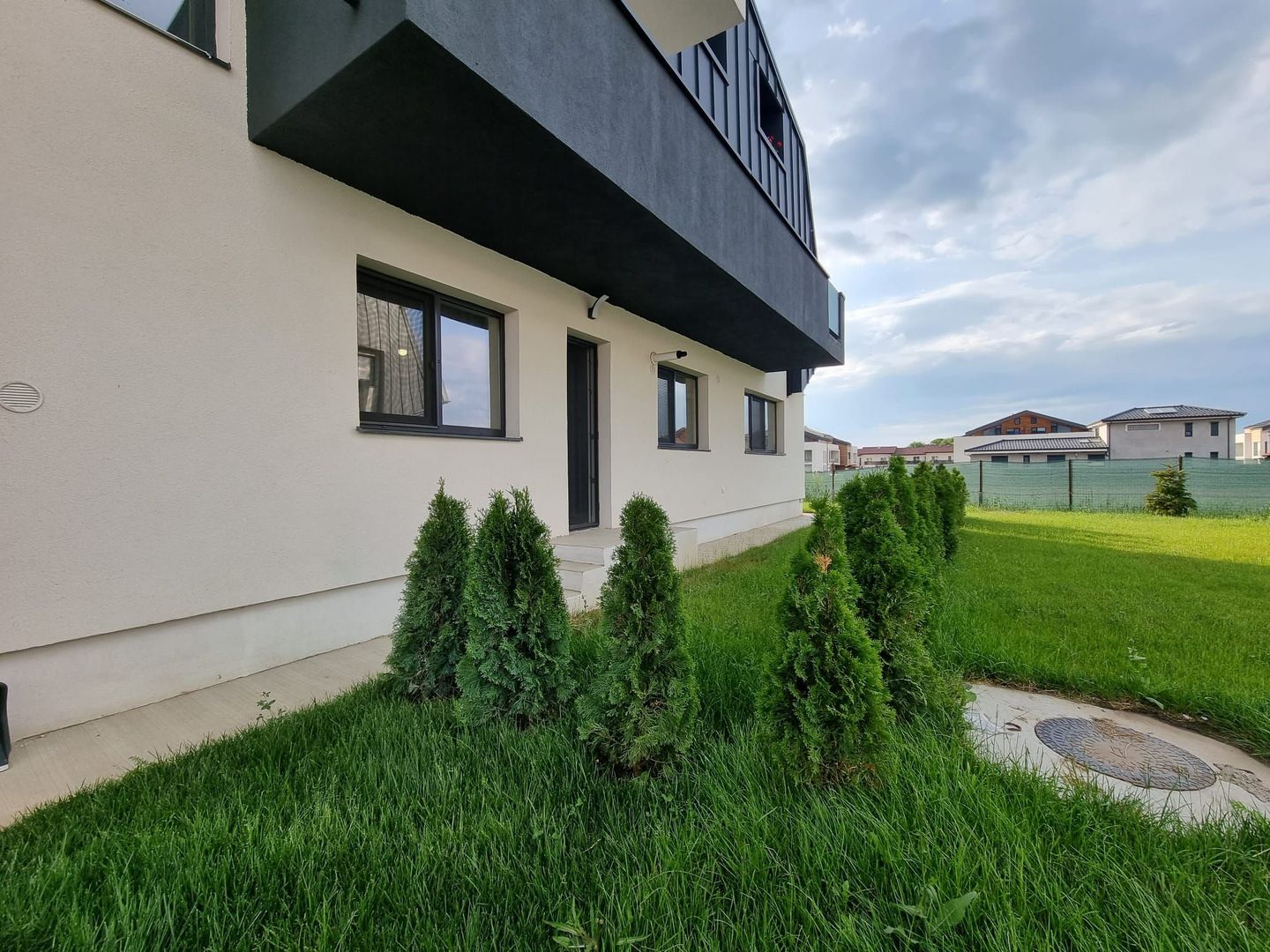 De vanzare apartament 2 camere cu gradina - Poză 1